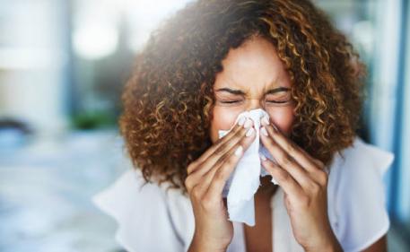 Family doctor shares her expert advice on managing hay fever this summer