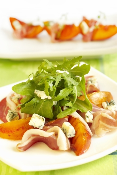 Peach, prosciutto and blue cheese salad