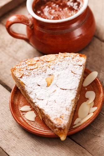 Simple almond cake | MummyPages.uk