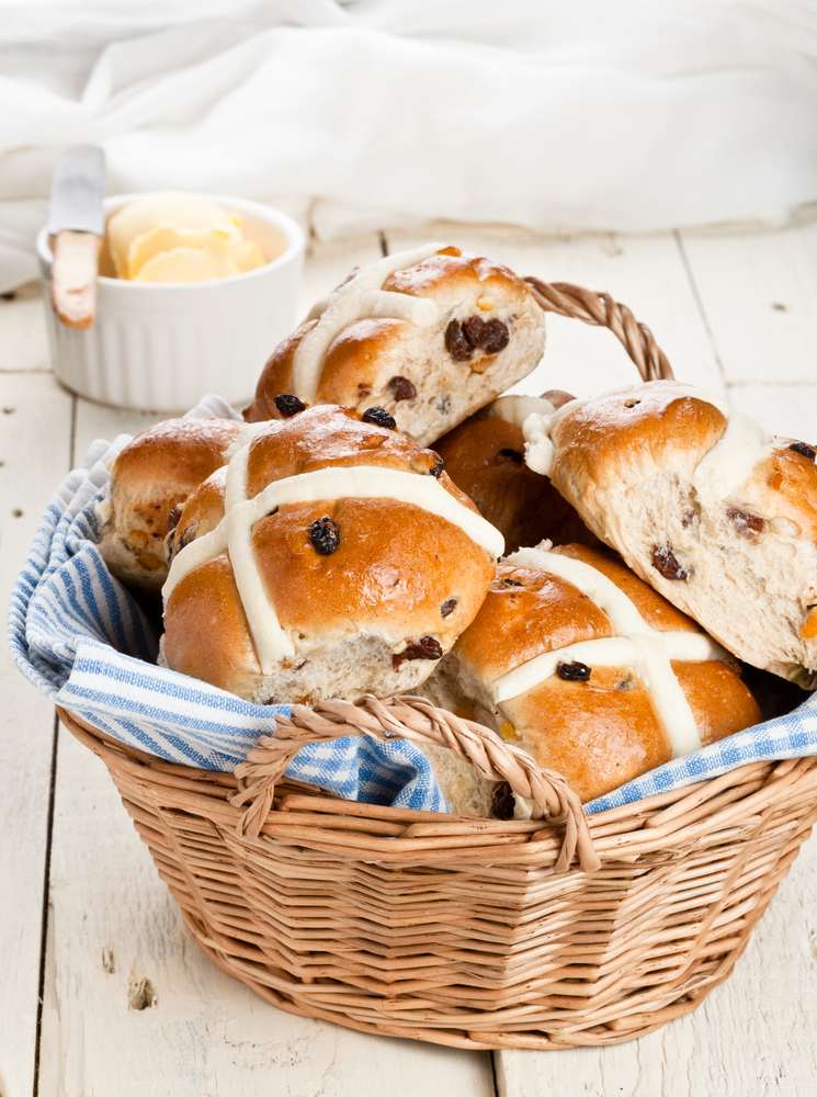 Hot cross Easter buns | MummyPages.uk