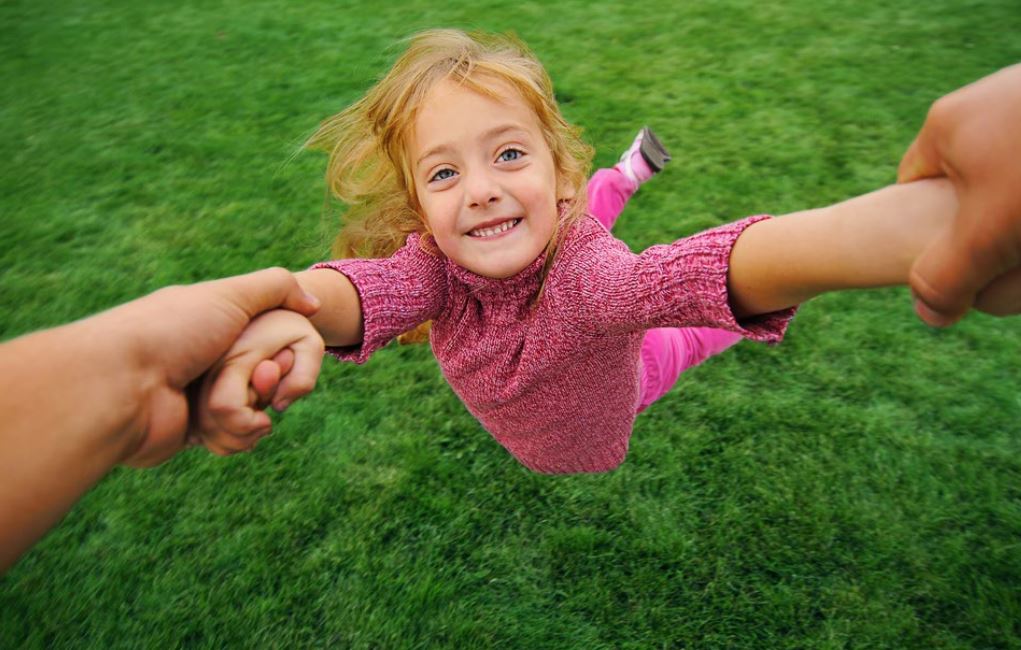Experts are advising parents don’t swing kids by their arms...